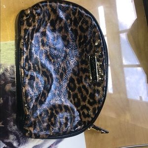 Makeup bag pretty big MAKE OFFERS